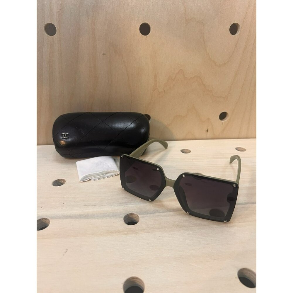Coco CHANEL Authentic Sunglasses X6023 70/15-142 Green Square Oversized Lenses